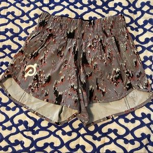 Peloton Lululemon Tracker Short 4” NWOT